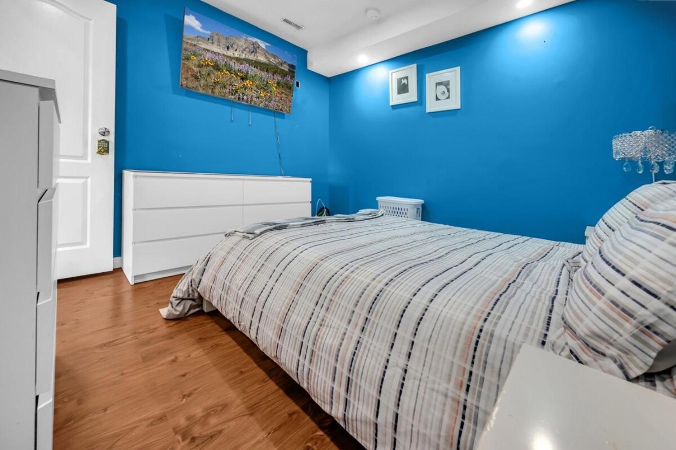 52-3 Bed Suite On Lake Central Ac By Airport YYC Kültér fotó