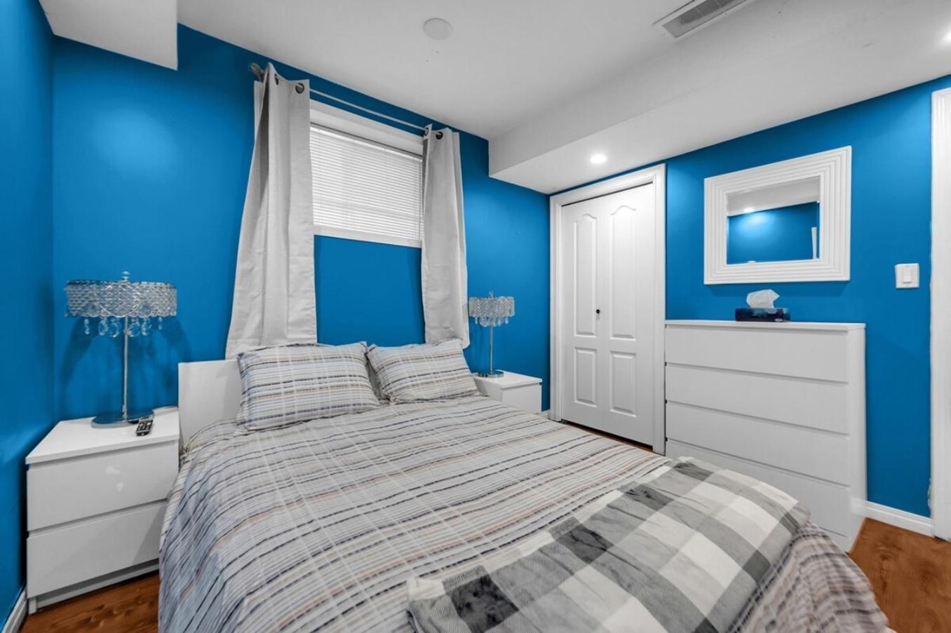 52-3 Bed Suite On Lake Central Ac By Airport YYC Kültér fotó