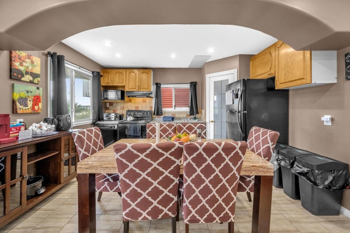 52-3 Bed Suite On Lake Central Ac By Airport YYC Kültér fotó