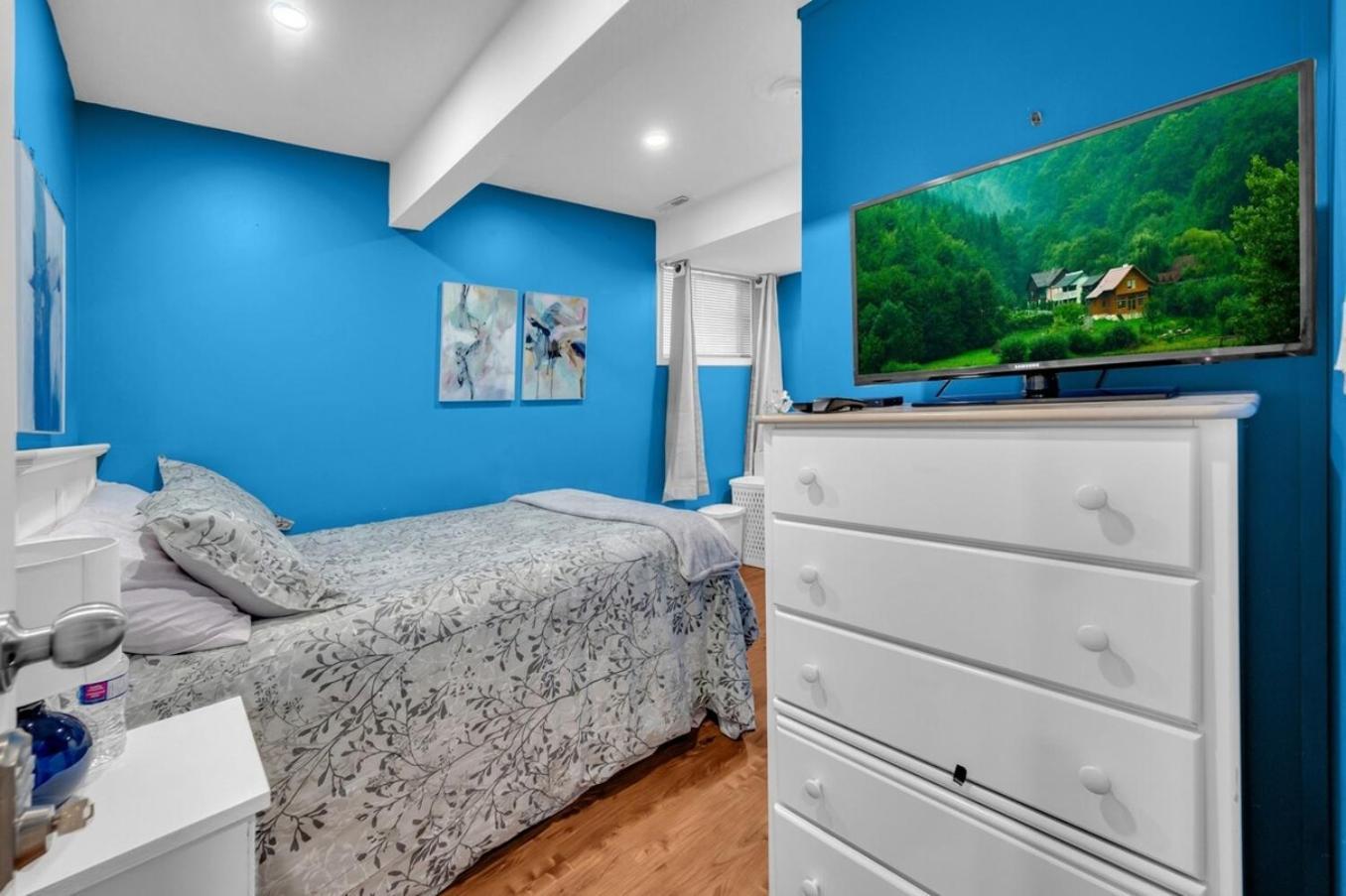 52-3 Bed Suite On Lake Central Ac By Airport YYC Kültér fotó