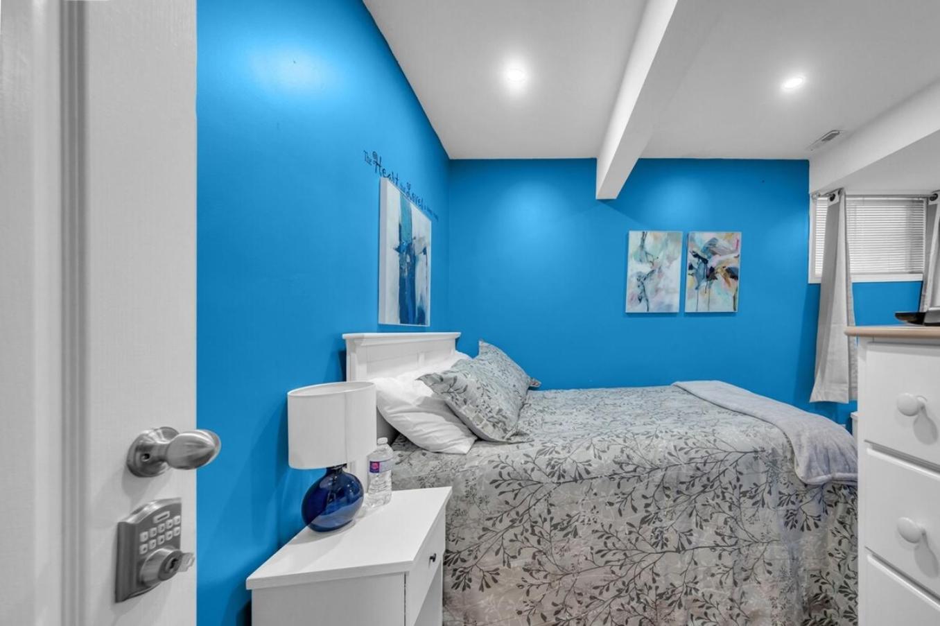 52-3 Bed Suite On Lake Central Ac By Airport YYC Kültér fotó
