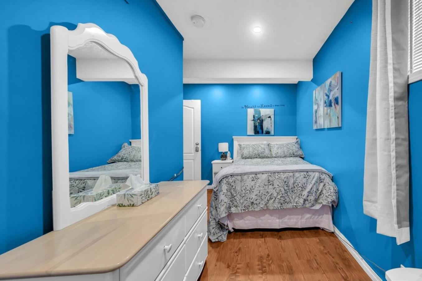 52-3 Bed Suite On Lake Central Ac By Airport YYC Kültér fotó