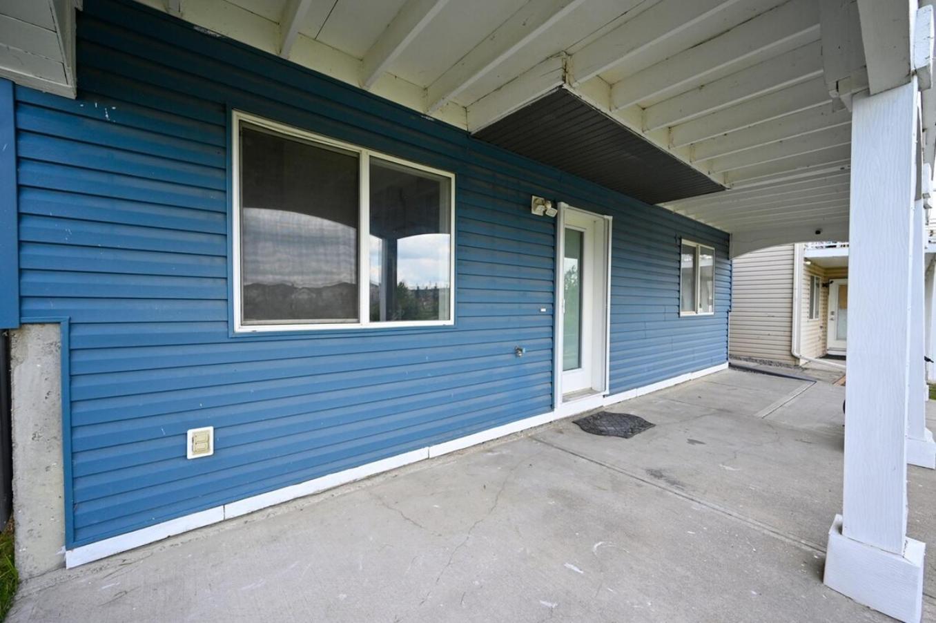 52-3 Bed Suite On Lake Central Ac By Airport YYC Kültér fotó